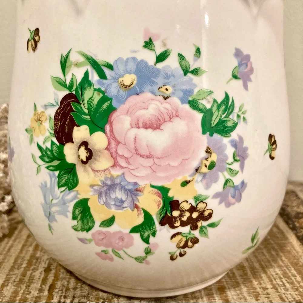 9” Tall Vintage Ceramic Canister Floral Container Storage Grandmacore Kitchen - Picture 13 of 15